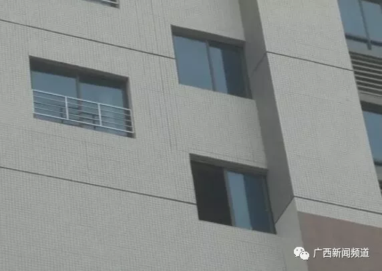 12日上午，經(jīng)過醫(yī)院治療后，女子華某已經(jīng)清醒，并能開口說話。華某對民警說：