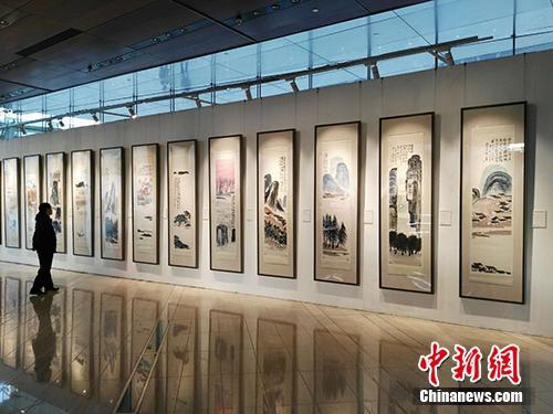 齊白石作品《山水十二條屏》在北京展出。<a target='_blank'  _fcksavedurl='http://www.chinanews.com/' _fcksavedurl='http://www.chinanews.com/' >中新網(wǎng)</a>記者 宋宇晟 攝