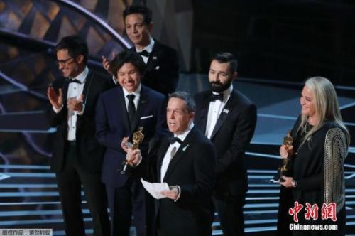 《尋夢環(huán)游記》獲最佳動畫長片。主創(chuàng)說表示《尋夢環(huán)游記》證明了藝術(shù)能跨越種族，傳播到全世界。