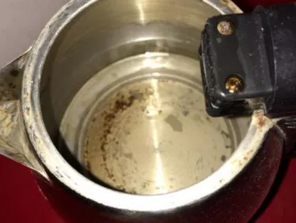 太惡心！女游客竟用酒店燒水壺煮自己的臟內褲