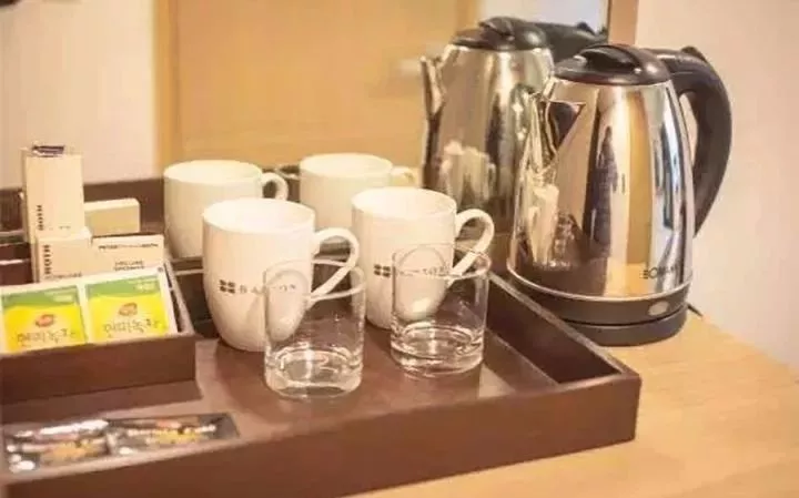 太惡心！女游客竟用酒店燒水壺煮自己的臟內褲