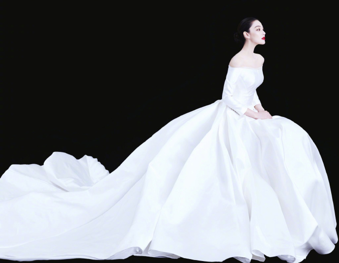 張馨予的婚紗成了淘寶爆款，知道價(jià)格后讓人大跌眼鏡！