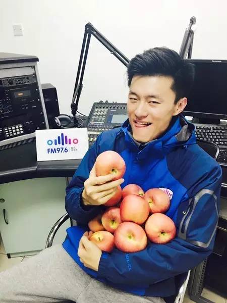 要不你跟我一身裸吧？來嘛來嘛……