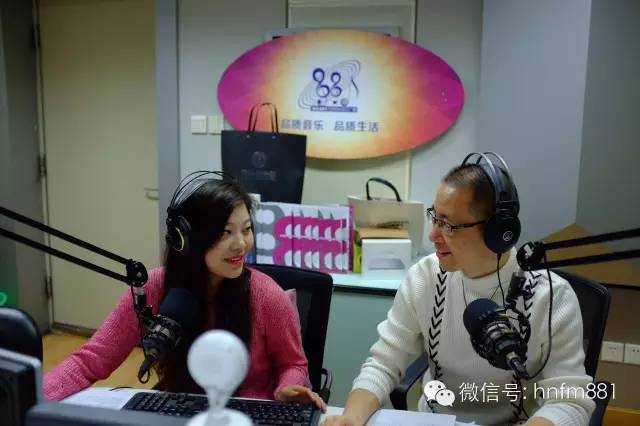 新聞先生凱文和新聞小姐李江也陪伴大家一同跨年！