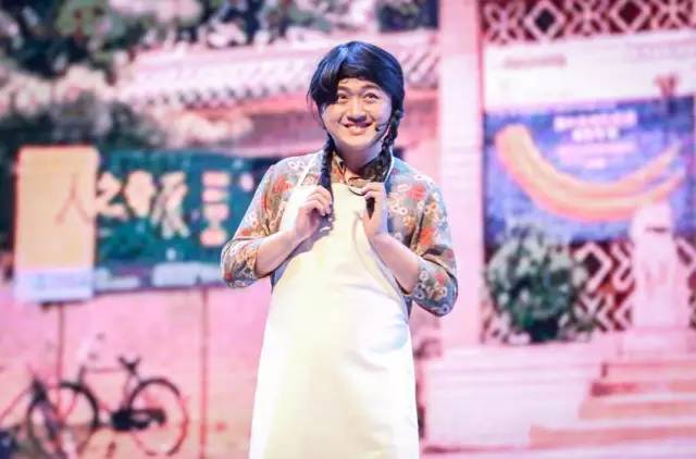 小品《那些年我們錯(cuò)過的一支舞》，主播樂天、張嵩的裝扮你給打幾分？