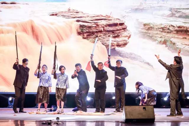 作為本場晚會的最后一個(gè)節(jié)目，《黃河大合唱》刷新你完全不一樣的體驗(yàn)。