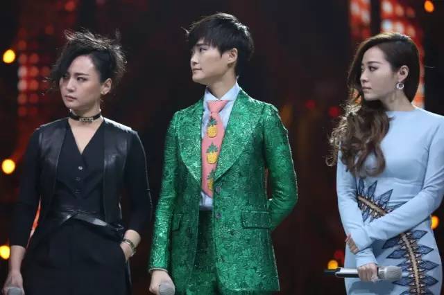 李宇春、周筆暢、張靚穎湖南臺(tái)跨年晚會(huì)同框