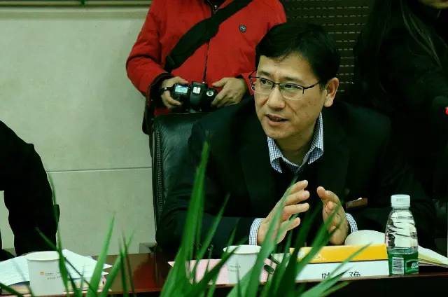 互動結(jié)束后華潤燃?xì)獾年愒タ傄矊Ω魑贿_(dá)人們提出的問題一一作出解答，可是讓大家伙兒們相當(dāng)滿意呢！