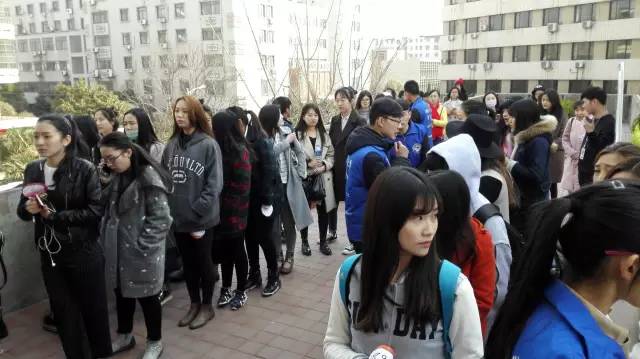 還沒開始時大家已經(jīng)開始有序排隊(duì)了，棒棒噠！