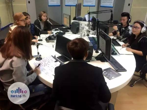 正式直播的時候，美少女們都非常認真哦！