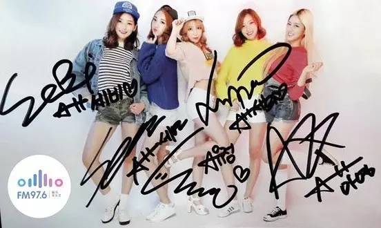 哎呦不錯哦！路飛收到美女們的簽名照，到底中意哪一位呢？