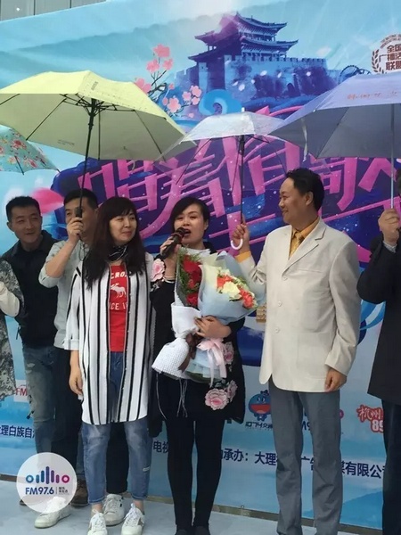 海波瞞著妻子，請來妻子的家人，耿梅驚喜感動，喜極而泣~