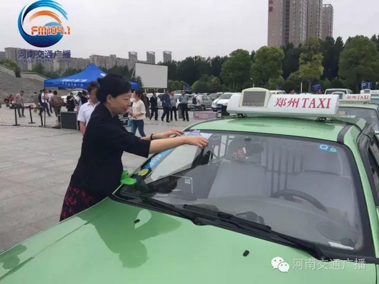 省文明辦專職副主任張曼如，對愛心助考活動(dòng)的舉辦給予高度評價(jià)。