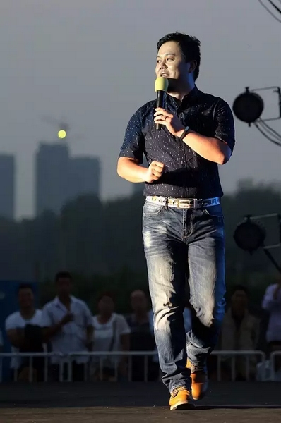 莫非此刻是在向前走還是向后移？