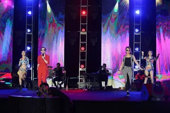 夢茹、怡璐《路燈下的小姑娘》