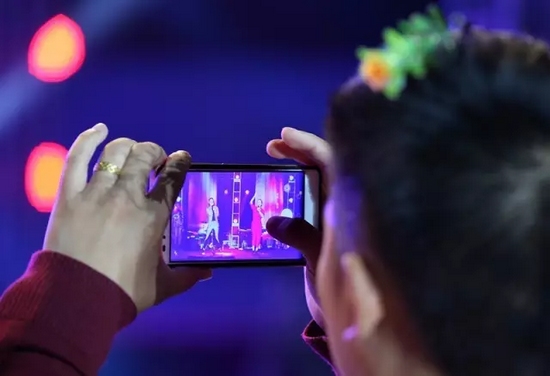 夢茹、怡璐《路燈下的小姑娘》