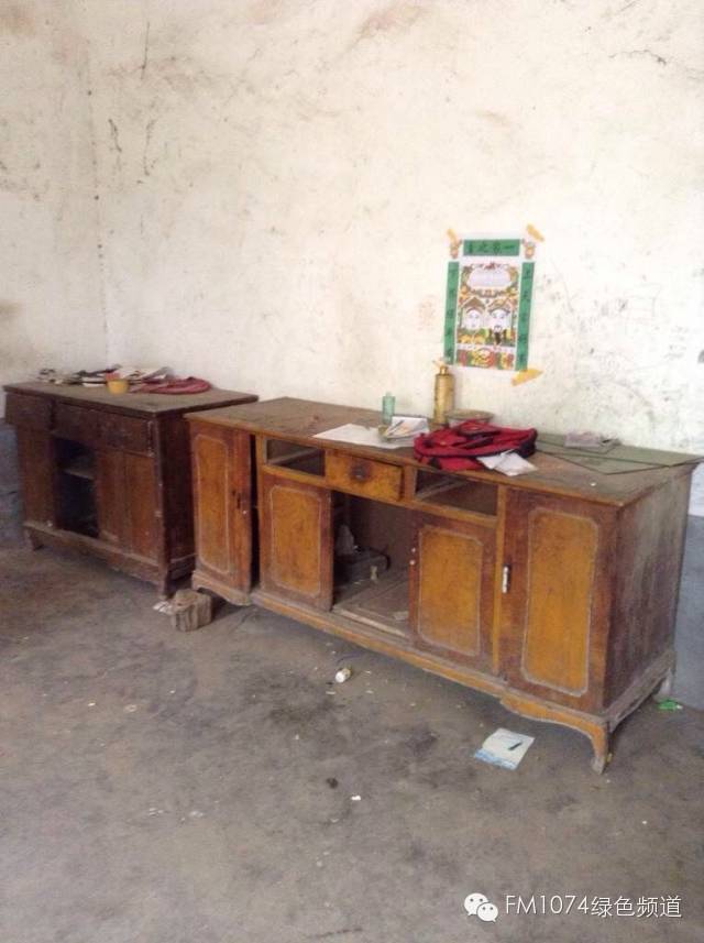 走訪另一個貧困家庭，進去之后才知道什么是真正的一貧如洗、家徒四壁。