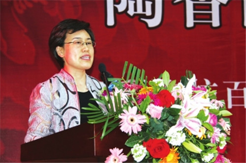 洛陽市委常委、組織部部長，洛陽市關(guān)心下一代工作委員會(huì)主任陳向平致辭