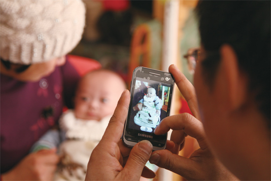 拍幾張照片，帶回去給孩子的爺爺奶奶看