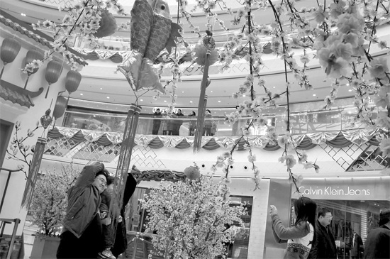 春節(jié)七天假，逛商場(chǎng)成了很多市民的度假方式