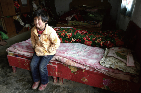 胡天格的家除了床鋪，再也看不到其他物件