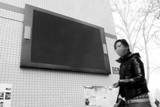 教育部下發(fā)通知，不僅要求學(xué)校引導(dǎo)學(xué)生勤儉節(jié)約，學(xué) 校也要節(jié)約辦公。昨天是開(kāi)學(xué)第一天，鄭州市39中校園