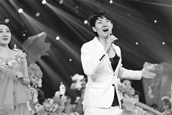 在青歌賽頒獎盛典上，王晰的超炫男低音再次引爆全場