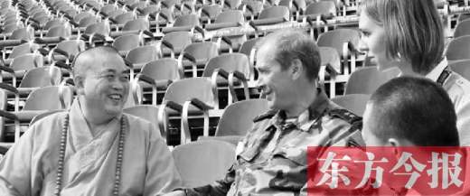 克里姆林宮警衛(wèi)司令謝爾蓋將軍會見釋永信，一同觀看排練