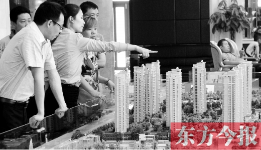 買(mǎi)套房子，幾乎要耗盡大半生的積蓄，所以，房?jī)r(jià)的高低時(shí)刻牽動(dòng)著國(guó)人的心