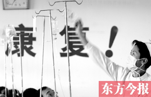 不少人嫌去醫(yī)院看病費時費錢，可是很多病癥并不是網(wǎng)上問問專家、自行買藥吃就能治療的