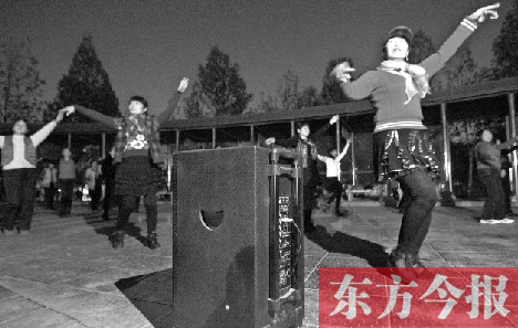 做到既讓跳舞的人有地方，又不影響他人休息，這才是化解矛盾的根本出路