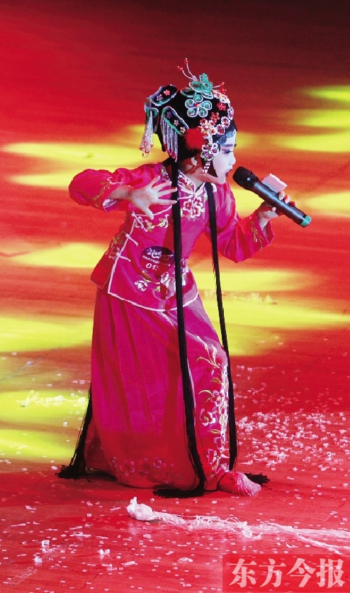 11月16日，《非常6+1》河南區(qū)總決賽現(xiàn)場(chǎng)，入圍選手們上演了一場(chǎng)精彩的比賽