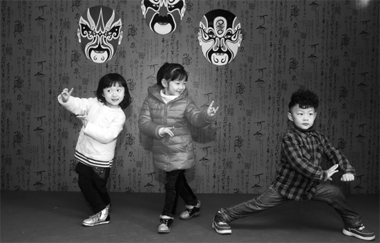 11月19日，鄭州市銘功路小學(xué)的金名劇場(chǎng)