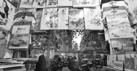 11月25日，鄭州市福壽街一家臺(tái)歷、掛歷專營店店主稱，上貨半個(gè)多月了，生意一直很冷清