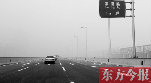 昨天上午，東方今報記者跟隨鄭州市交巡警部門，提前探路已具備通車條件的鄭州市三環(huán)快速路