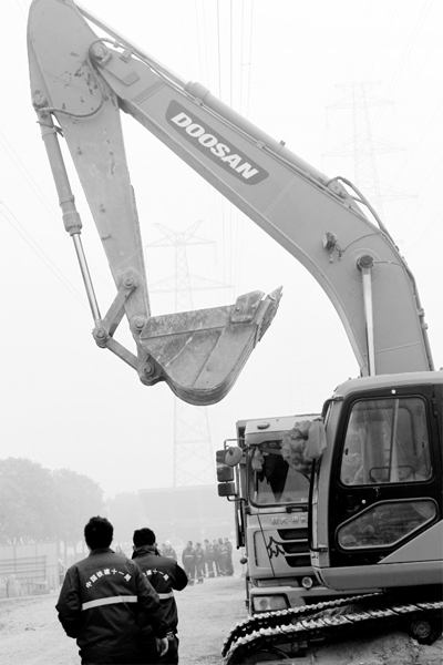 昨天，鄭州地鐵5號(hào)線(xiàn)配套工程在鄭州市西站路開(kāi)工