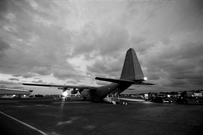 3月23日，中非共和國首都班吉，從加蓬首都利伯維爾出發(fā)的法國增援部隊共計200名士兵抵達班吉國際機場