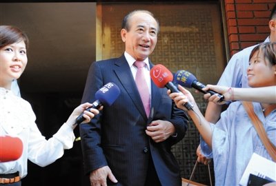 9月11日，王金平前往國(guó)民黨考紀(jì)會(huì)時(shí)回答記者提問(wèn)。