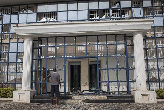 尼日利亞伊斯蘭極端武裝組織“博科圣地”約貝州古杰巴(Gujba)市的農(nóng)業(yè)學(xué)院，射殺數(shù)十名學(xué)生。