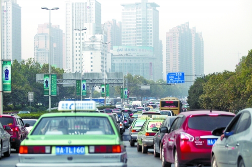 緯二路、順河路、城北路等路口雖多，卻比走金水路省時(shí)