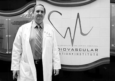 這是負責(zé)這一項目的生物學(xué)家斯圖爾特·威廉斯今年3月6日接受采訪時拍的照片。