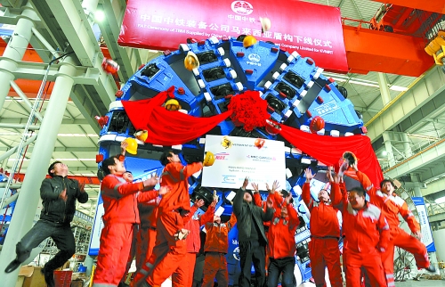 1月3日，由中鐵裝備公司設(shè)計制造的2臺中國中鐵盾構(gòu)在鄭州正式下線