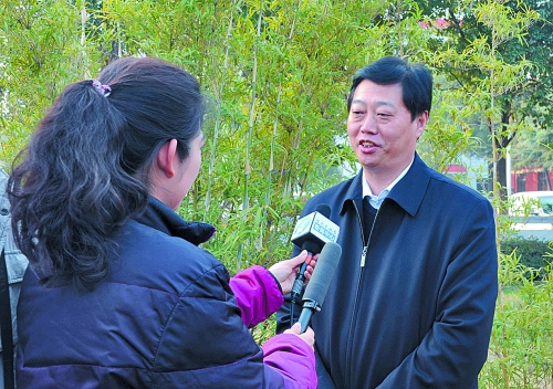 十八大代表、南陽市委書記李文慧談學習十八大精神體會