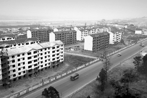 1月14日，宜陽縣正在建設(shè)的靈山新型農(nóng)村社區(qū)已現(xiàn)雛形。