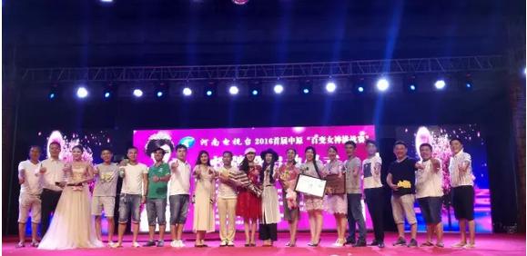 大賽總導(dǎo)演王軍嶺先生親臨現(xiàn)場，為報名點指導(dǎo)工作