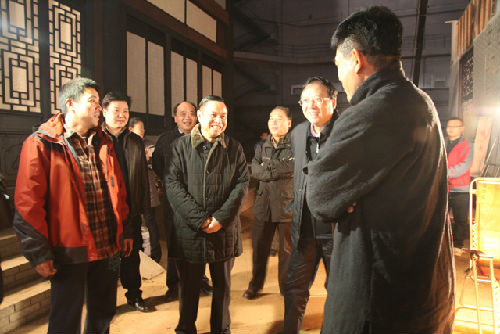 省委常委、常務(wù)副省長李克視察慰問