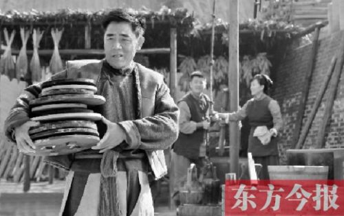 陳寶國在《大河兒女》中飾演男一號、燒制鈞瓷的手藝人賀焰生