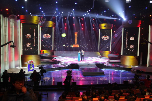 1月18日晚，2012年河南十大三農(nóng)新聞人物在河南電視臺(tái)演播廳揭曉。