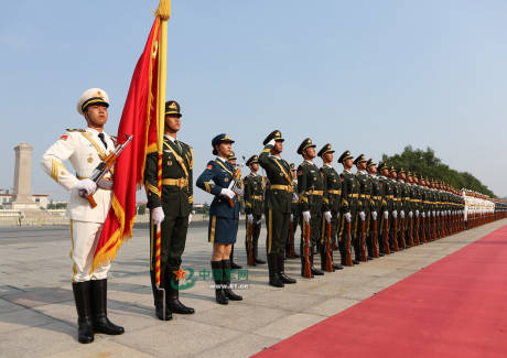 解放軍三軍儀仗隊(duì)新式禮賓服 解放軍三軍儀仗隊(duì)新式禮賓服