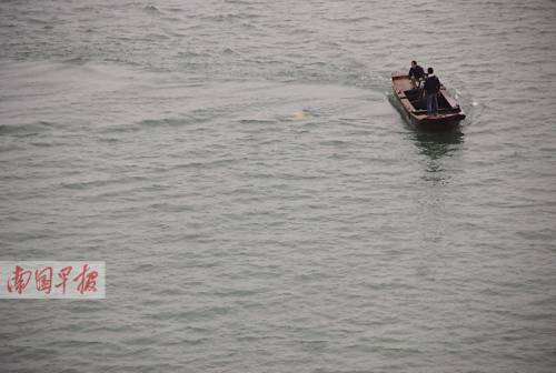 女子跳橋失蹤 網(wǎng)友指責警方處警不當